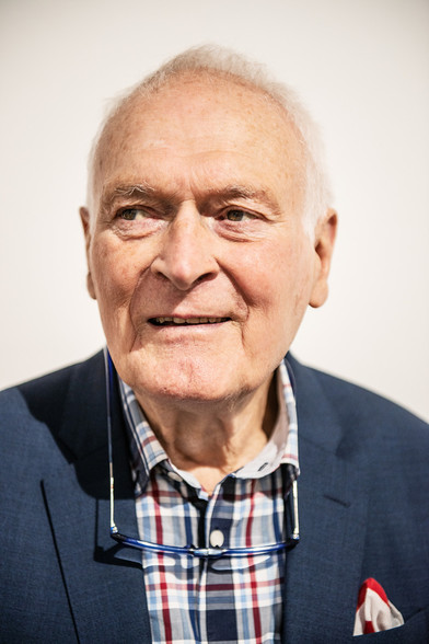 A color photo of Sir Kenneth Grange. 📸 by Rob Lukas, 2019.