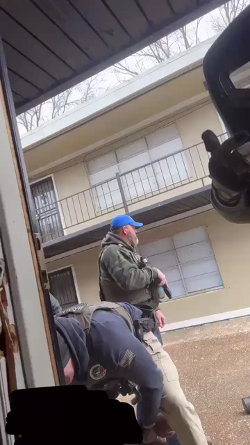 Video shows a US Marshal kicking a puppy like he’s trying to score a field goal  
